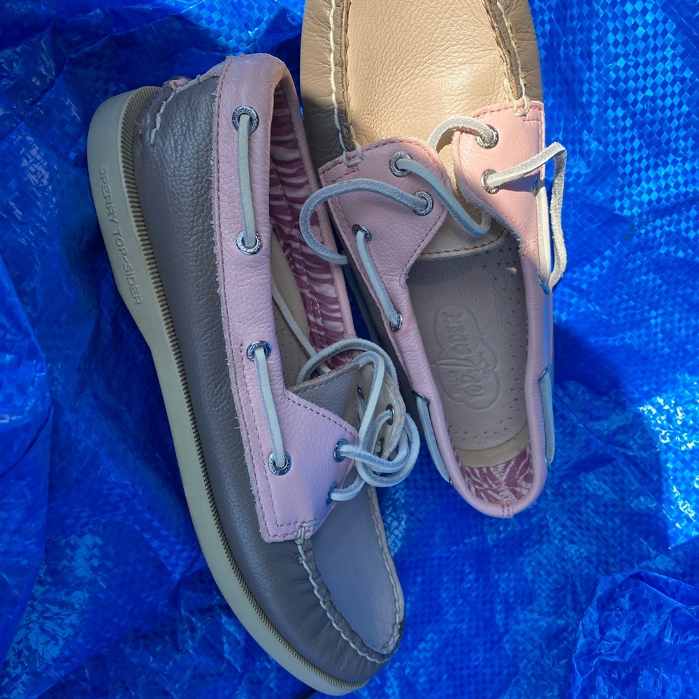 Sperry - Picture 3 of 3